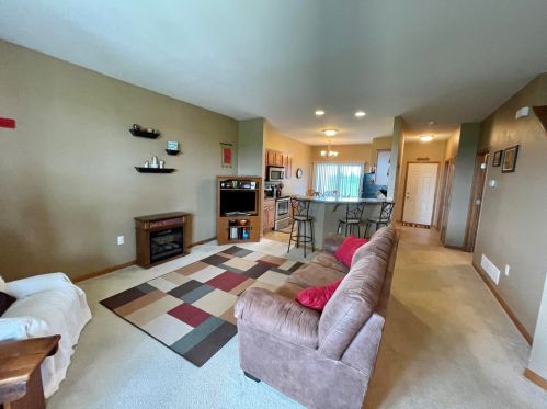 614 Hunter Oaks Blvd, Watertown WI  53094-7730 exterior