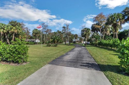 1860 21st St, Naples, FL 34117-4615