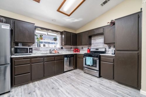 593 Award Dr, Colton CA 92324-2674 exterior