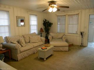 1300 Cypress Ave, Virginia Beach VA  23451-4334 exterior