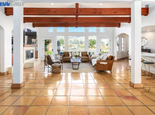 1080 Victorine Rd, Livermore CA  94551-6635 exterior