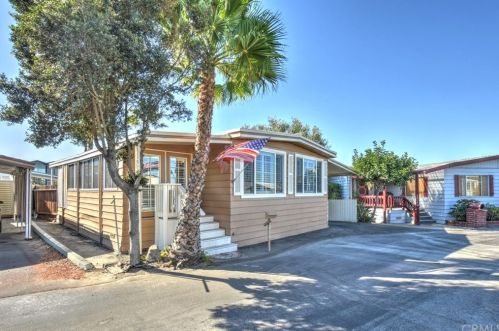 6216 Emerald Cove Dr, Long Beach, CA 90803-2313