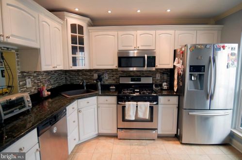 6 Fillmore Pl, Lawrence Township NJ  08648-4338 exterior