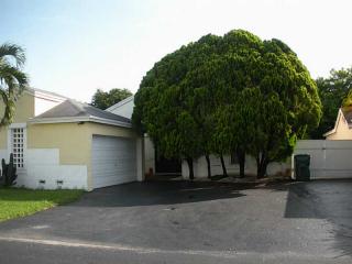 9335 143rd Pl, Miami, FL 33186-1093