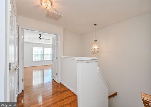 2617 Logan Wood Dr, Herndon VA 20171-4367 exterior