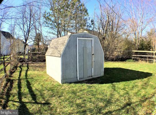 20 Loudoun St, Lovettsville VA  20180-8510 exterior