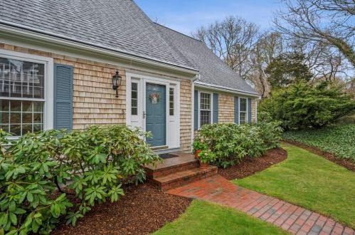 6 Clear Pond Rd, Falmouth, MA 02540-2334