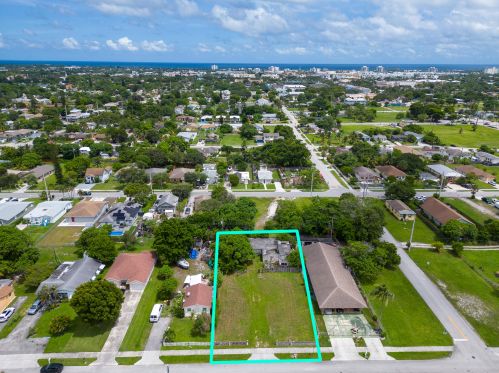 111 11th Ave, Delray Beach FL  33444-1639 exterior