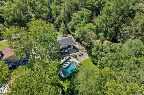 180 Hillair Cir, White Plains NY  10605-4506 exterior