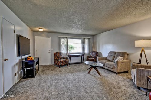 10831 Mission Ln, Sun City, AZ 85351-4671