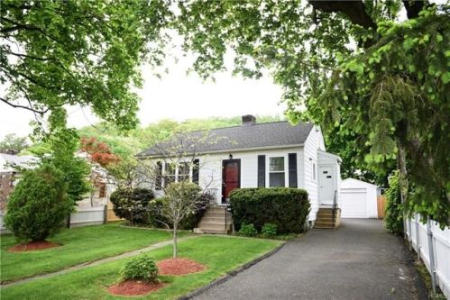 130 Pleasant Ave, Pleasantville, NY 10570-2833