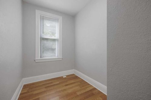 322 Crane Ave, Pittsburgh PA  15220-4035 exterior