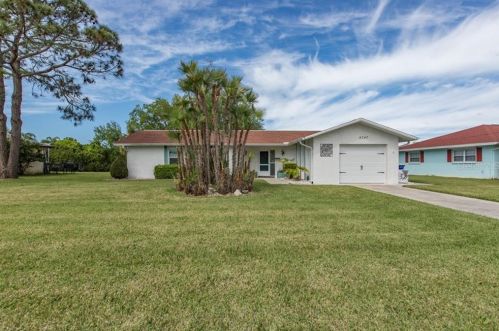 4240 Headsail Dr, New Port Richey, FL 34652-4420