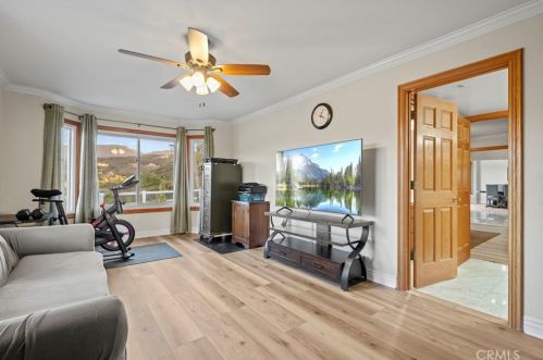 26945 Brooken Ave, Santa Clarita CA  91387-3904 exterior
