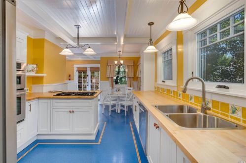 721 Spring St, Santa Rosa, CA 95404-3901