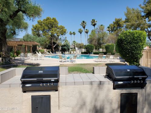 9007 Cobre Dr, Phoenix, AZ 85028-5317