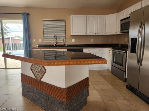 1113 10th Pl, Cape Coral, FL 33909-1485