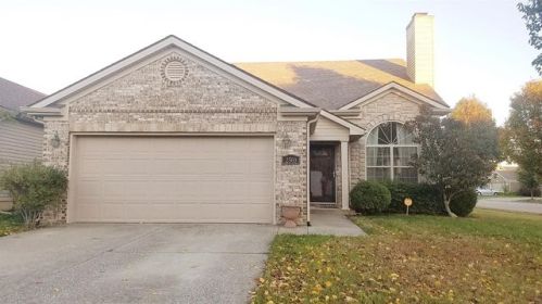 2500 Langstane Ln, Lexington, KY 40511-9132