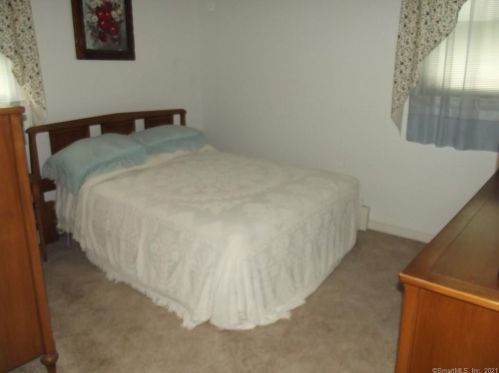 11 Harbor View Ave, Waterford CT  06385-1312 exterior