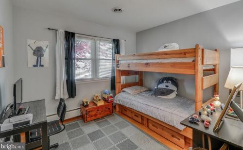 121 School Pl, Slaughter Beach DE  19963-1821 exterior