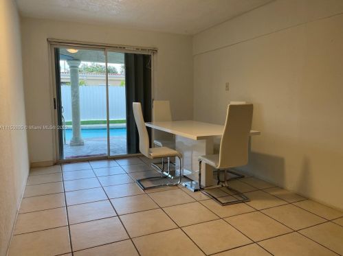 6265 111th Ter, Hialeah FL  33012-2354 exterior