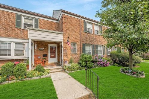 69 Robins Cres, New Rochelle NY  10801-1003 exterior