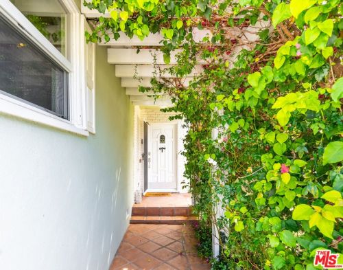 14317 Collins St, Van Nuys CA 91316-1307 exterior