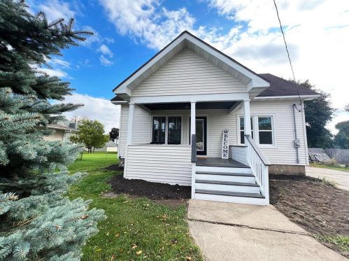 250 Caroline St, Manchester WI  53946-8518 exterior