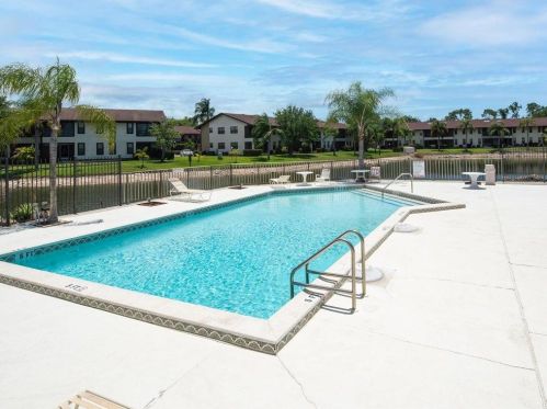 5271 Treetops Dr, Naples FL  34113-8512 exterior