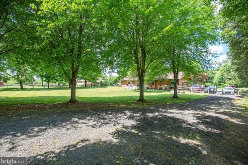 2327 Contest Ln, Haymarket VA  20169-1209 exterior