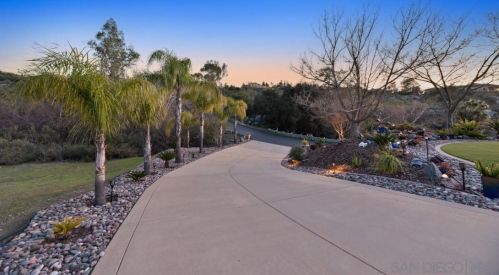 550 Old Stagecoach Run, Alpine CA  91901-1478 exterior