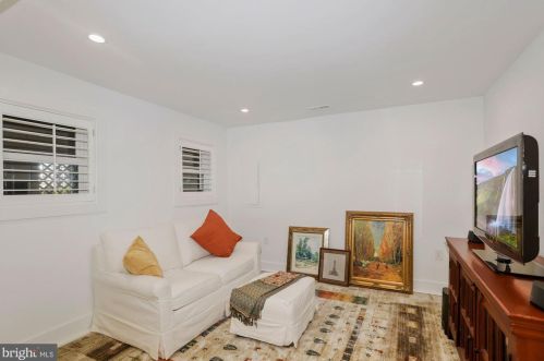 438 Kenyon St, Washington DC 20010-2915 exterior