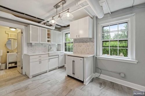 85 Undercliff Rd, Montclair NJ  07042-1616 exterior