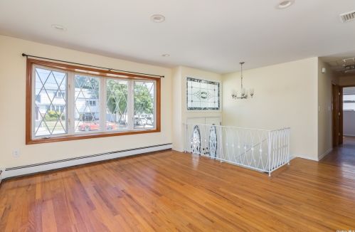 3730 Stokes Ave, Bethpage, NY 11714-4132