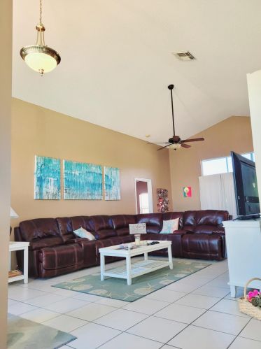 565 Dalton Cir, Fort Pierce, FL 34953-5817
