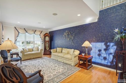 38 Skytop Rdg, Oakland, NJ 07436-2356