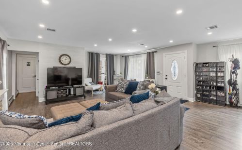 288 Essex Dr, Bricktown NJ  08723-6527 exterior