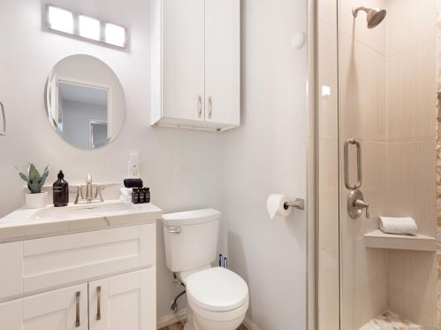 824 Anacapa Ct, San Diego CA  92109-8203 exterior