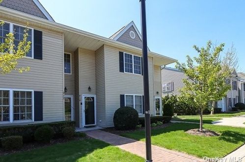 916 Altessa Blvd, Huntington Station, NY 11747-5219