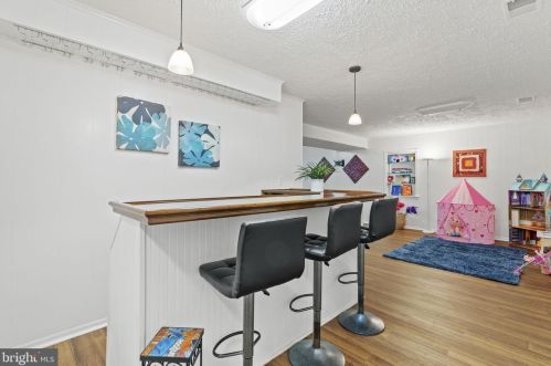 10809 Dayflower Ct, Herndon VA  20191-5109 exterior