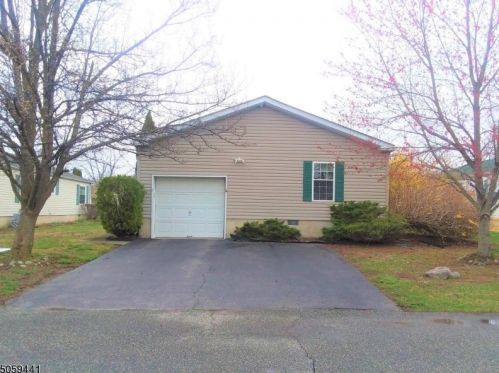 10 Twilight Trl, Belvidere NJ  07823-2906 exterior