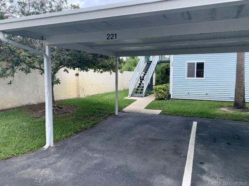 221 Village Dr, Fort Pierce, FL 34952-7711
