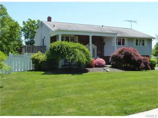 114 Cottage Ln, Blauvelt, NY 10913-1430