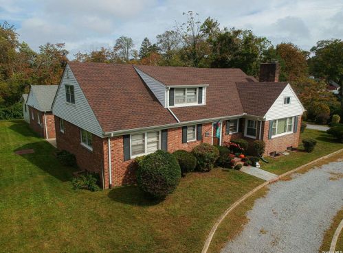80 Avon Pl, Amityville, NY 11701-3202