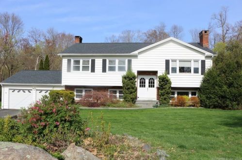 29 Old Turnpike Rd, Brookfield Center, CT 06804-2107