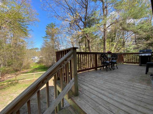 40 Emerald Dr, Hillsboro NH  03244-5021 exterior