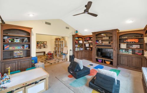4950 Exeter Blvd, Phoenix AZ  85018-2943 exterior