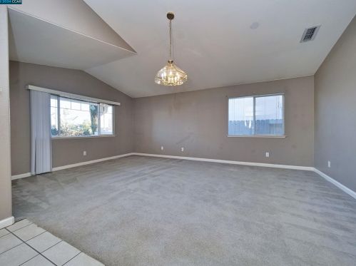 1062 Schadeck St, Manteca CA  95336-5956 exterior