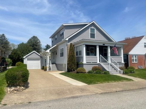 140 4th Ave, Latrobe, PA 15650-1109