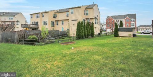 726 Blossom Dr, Hanover PA  17331-2078 exterior